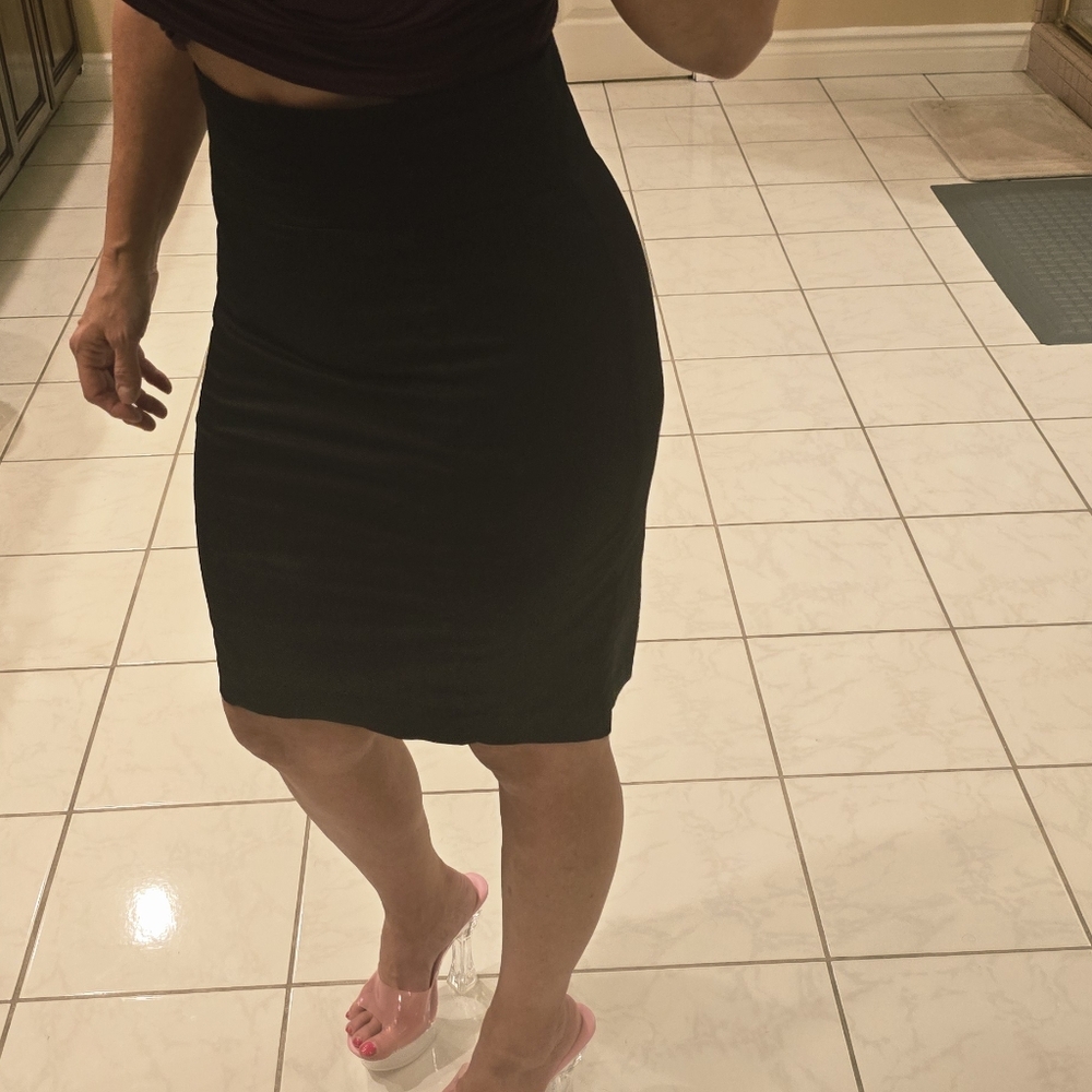 Elegant Black Pencil Skirt